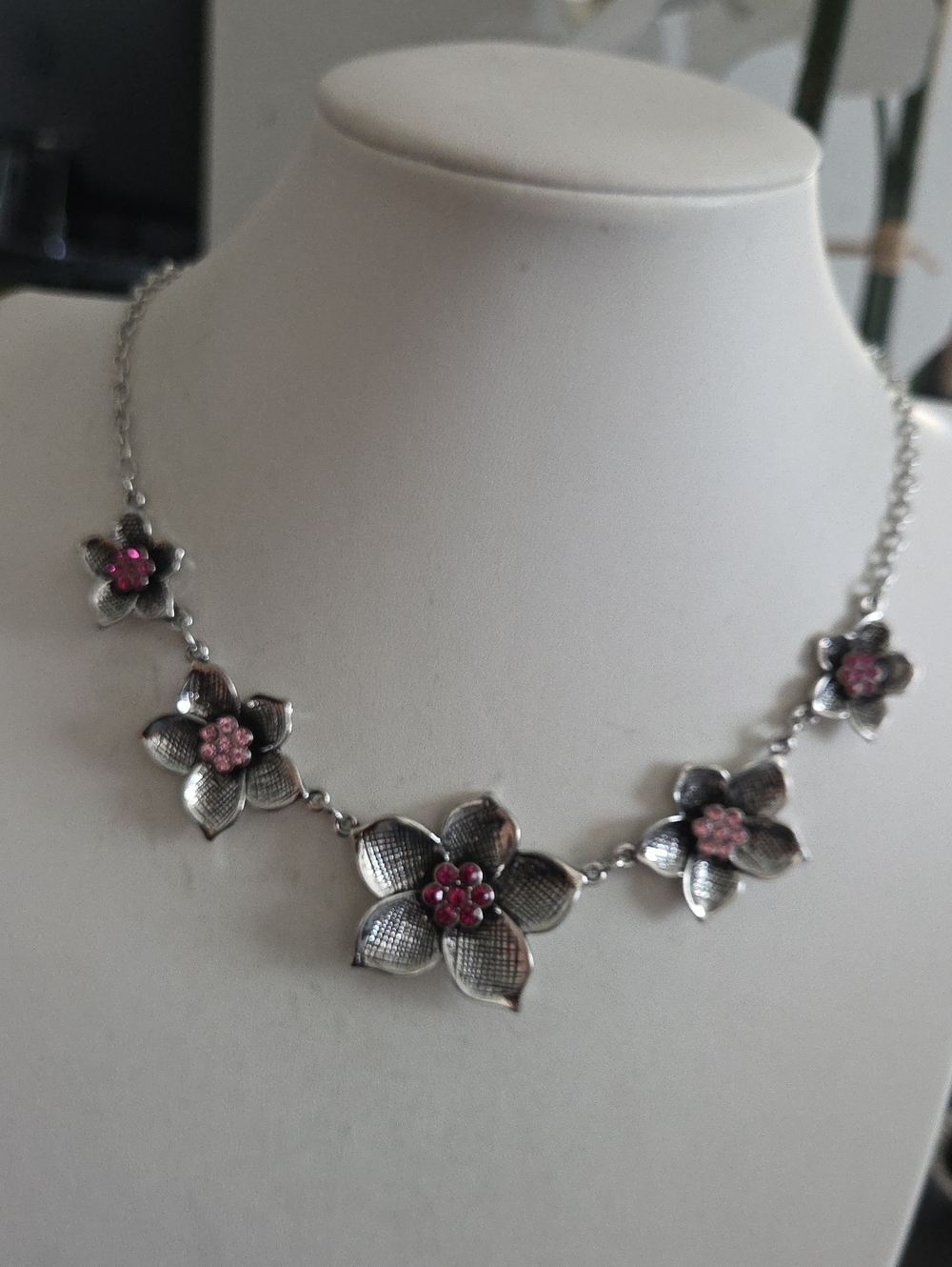Paparazzi Wallflower Wonderland Pink Necklace NWT